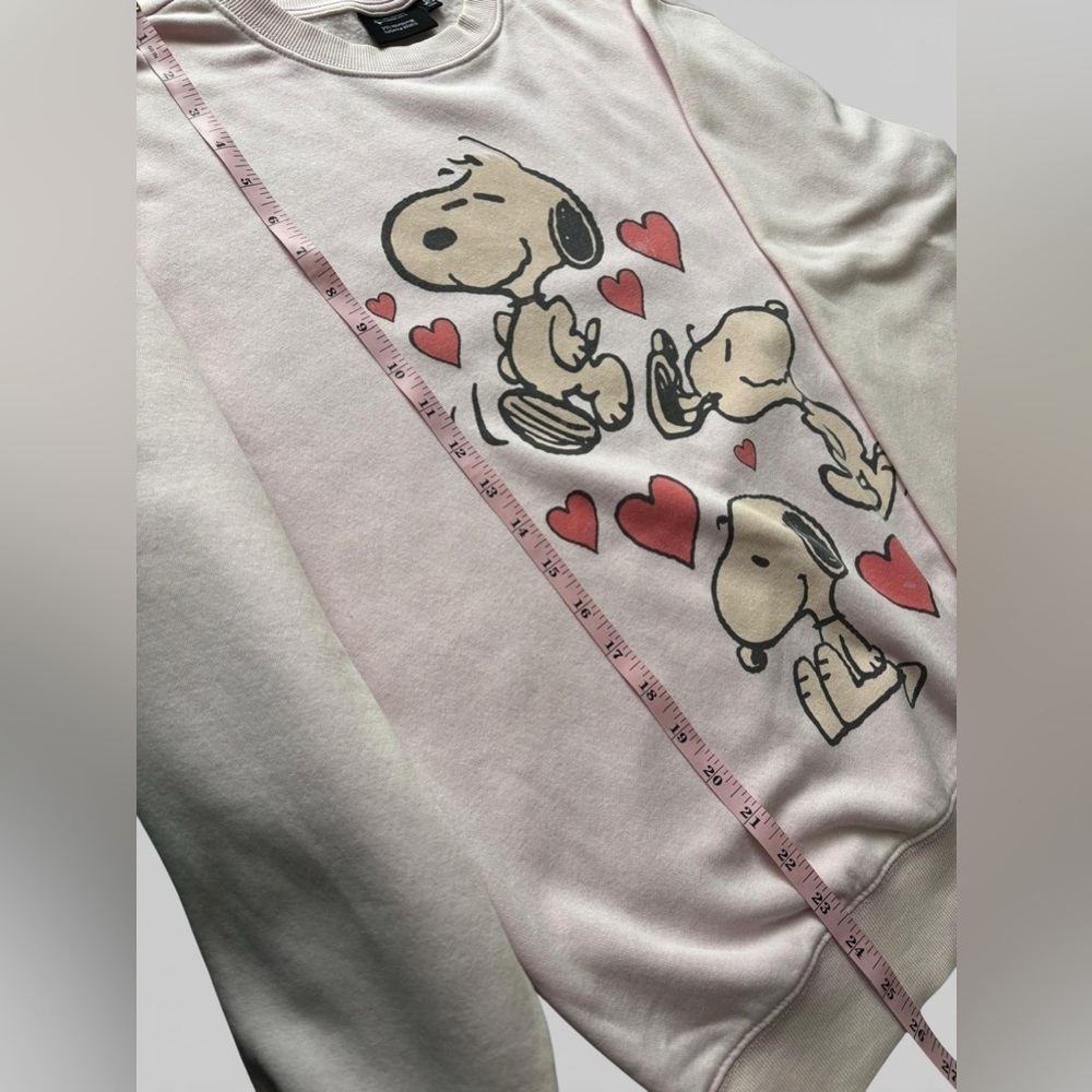 Peanuts Snoopy Graphic Sweatshirt Hearts Pink Beige Crewneck Size M - Picture 2 of 6